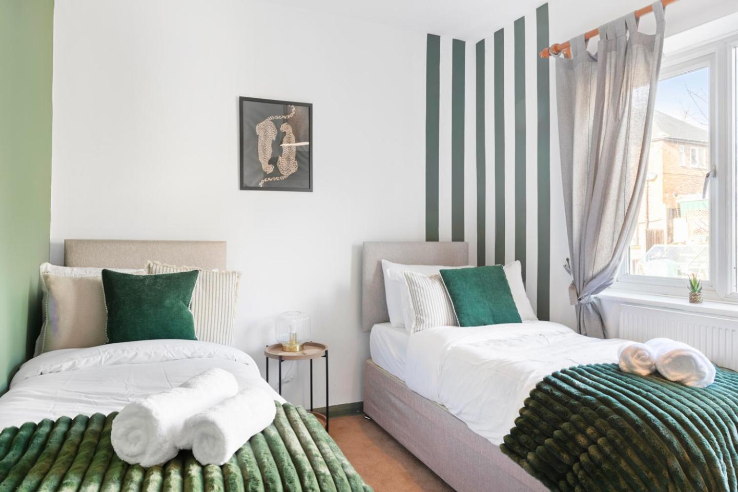 3 Bedroom House - Well Presented - Spacious - Flexible Check In - Free Parking Nottingham Ngoại thất bức ảnh