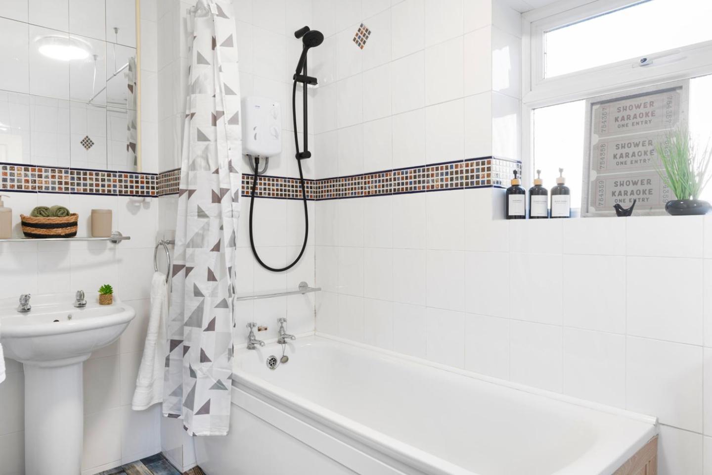 3 Bedroom House - Well Presented - Spacious - Flexible Check In - Free Parking Nottingham Ngoại thất bức ảnh